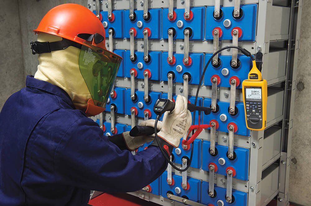 Maintaining-backup-battery-systems-with-Fluke-Battery-Analyzer